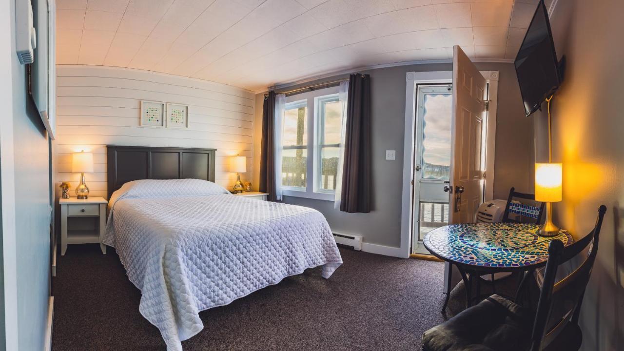 Bearskin Neck Motor Rockport